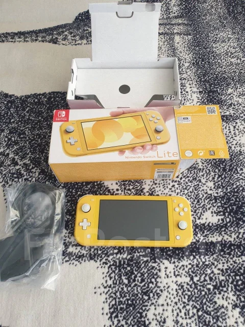 Nintendo Switch Lite ����