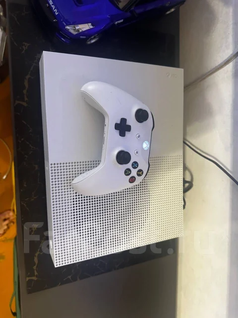 Microsoft Xbox One S ����