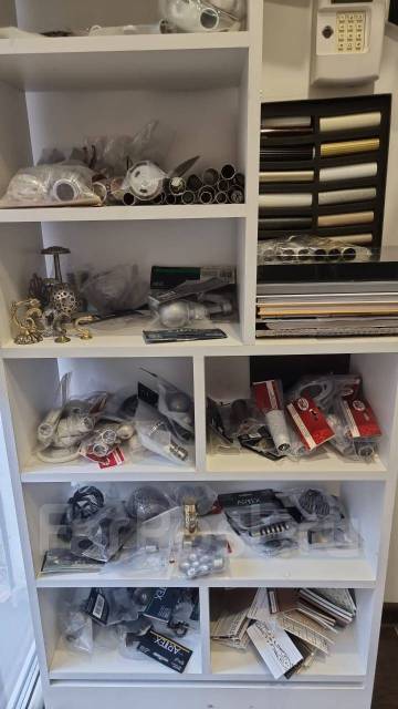 Установка карнизов для штор, новый, в наличии. Цена: 1 000₽ во Владивостоке