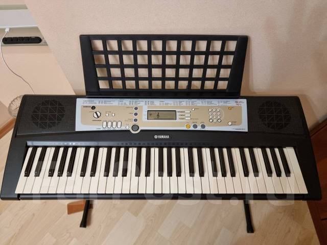 Синтезатор Ямаха PSR R200, б/у, в наличии. Цена: 15 000₽ во Владивостоке