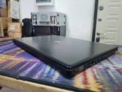 Toshiba. 15.6", 3,3����, ��� 8 ��, ���� 256���, WiFi: 1, Bluetooth: 1, ����������� �� 4��. ����