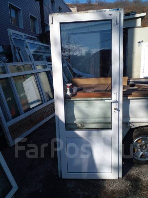 Дверь пластиковая входная 80 x 200, б/у, в наличии. Цена: 9 000₽ во ...