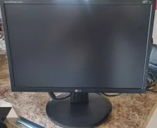 LG. 19", ���������� �� (LCD, LED, QLED) ����