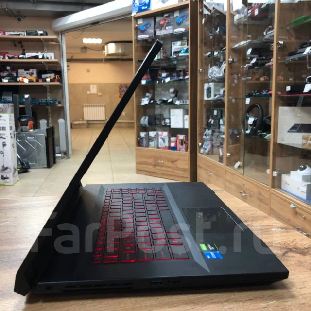 MSI Katana GF76. 17.3", 2,7����, ��� 8 ��, ���� 256���, WiFi: 1, Bluetooth: 1, ����������� �� 5��. ����