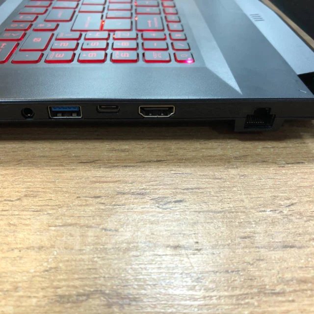 MSI Katana GF76. 17.3", 2,7����, ��� 8 ��, ���� 256���, WiFi: 1, Bluetooth: 1, ����������� �� 5��. ����