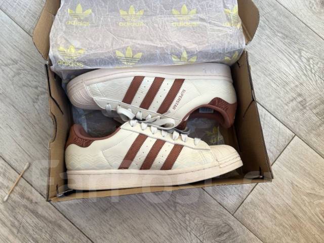 Adidas originals superstar gold hot sale stripes