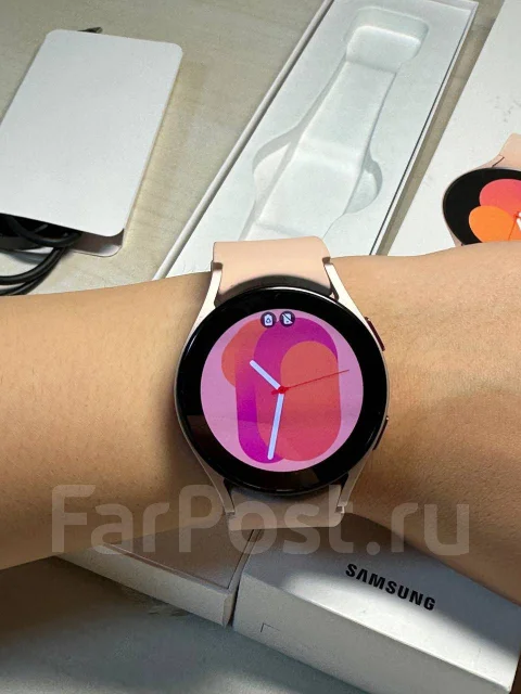Samsung. GPS, SIM-�����, IP68 ����