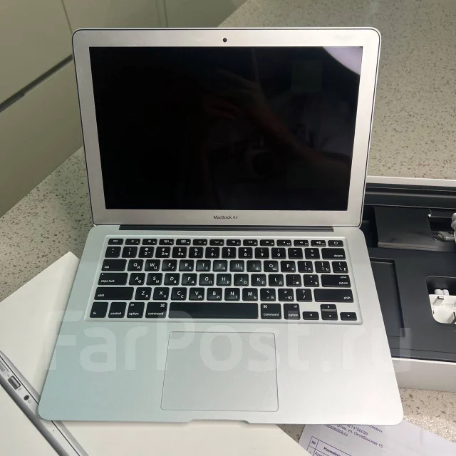 Apple MacBook Air 13 2013 Mid MD761. 13.3", 1,3����, ��� 4 ��, ���� 256���, WiFi: 1, Bluetooth: 1 ����