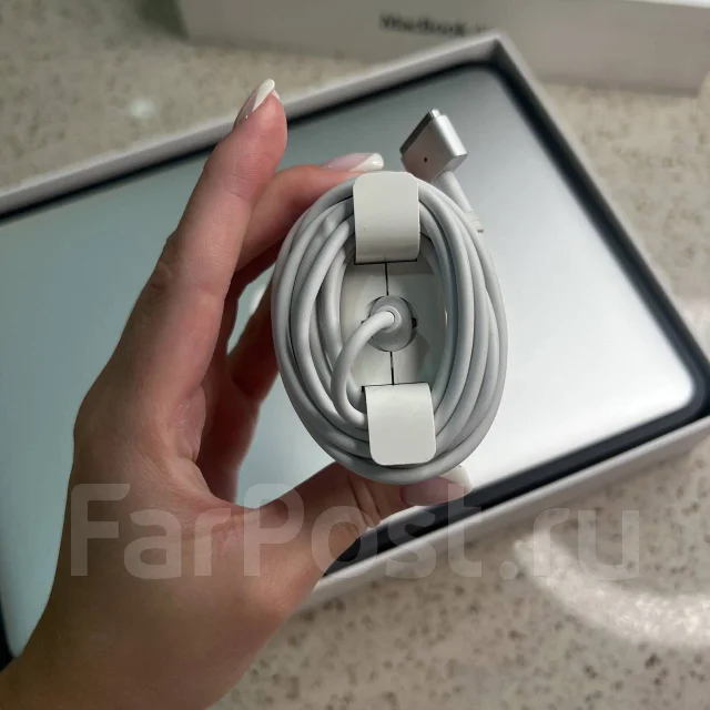 Apple MacBook Air 13 2013 Mid MD761. 13.3", 1,3����, ��� 4 ��, ���� 256���, WiFi: 1, Bluetooth: 1 ����