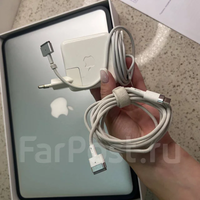 Apple MacBook Air 13 2013 Mid MD761. 13.3", 1,3����, ��� 4 ��, ���� 256���, WiFi: 1, Bluetooth: 1 ����