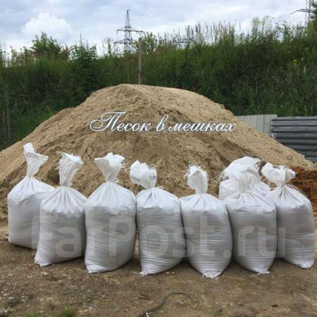 Продажа цемента песка в мешках, в наличии. Цена: 110₽ во Владивостоке