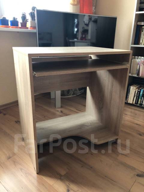 Продам компьютерный стол, прямоугольный, раздвижной, светлое дерево, 70 ...
