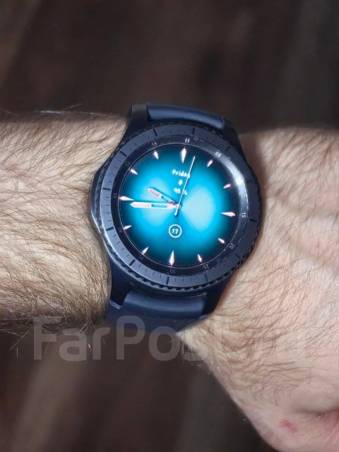 Samsung Gear S3 Frontier. GPS, NFC, IP68 ����