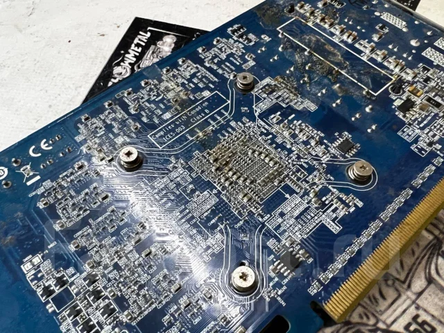 Radeon HD 6870 ����