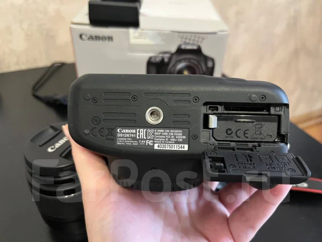 Canon EOS 2000D ����