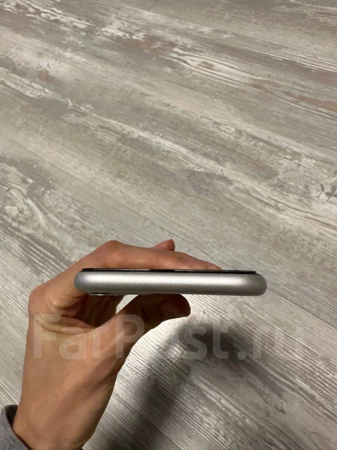 Apple iPhone 11. �/�, 64 ��, �����, 4G LTE ����