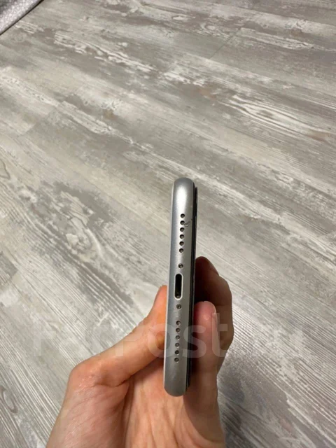 Apple iPhone 11. �/�, 64 ��, �����, 4G LTE ����