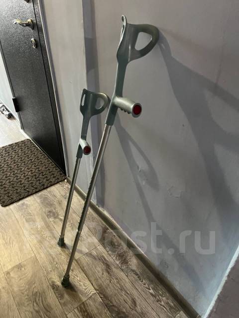 Костыли, б/у, в наличии. Цена: 1 000₽ во Владивостоке