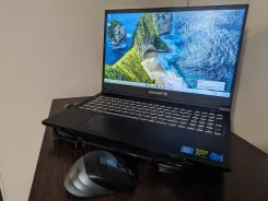 Gigabyte G5. 15.6", 4,5����, ��� 16 ��, ���� 512���, WiFi: 1, Bluetooth: 1, ����������� �� 5��. ����