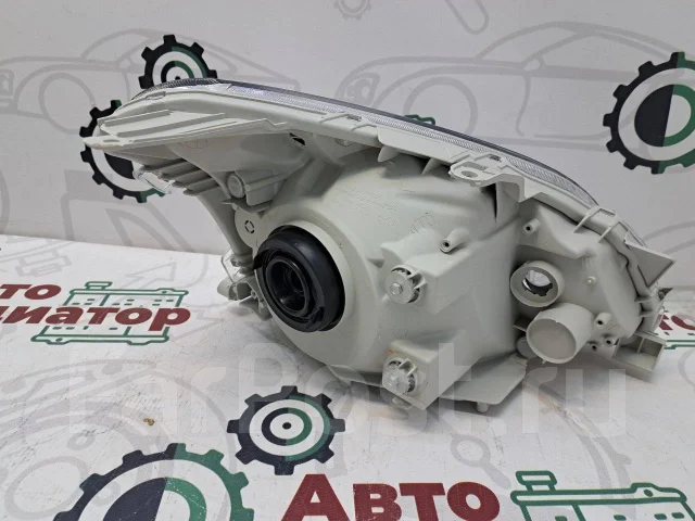 ���� Toyota Premio 01-04 RH ������� ST-20-426R ����