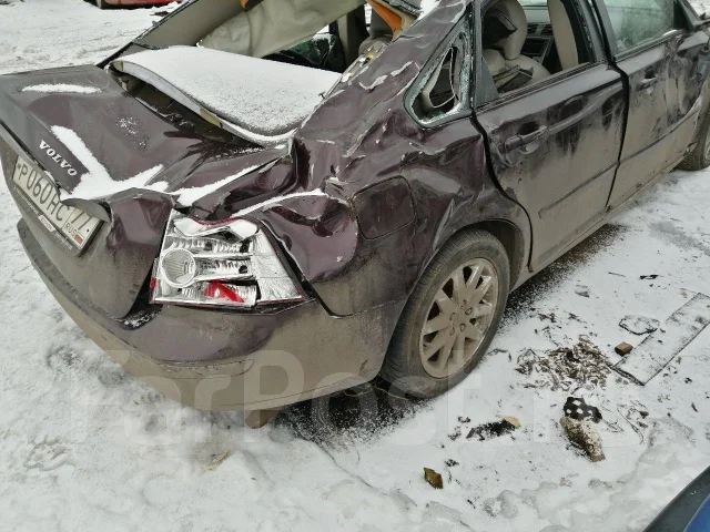 Volvo S40 ����