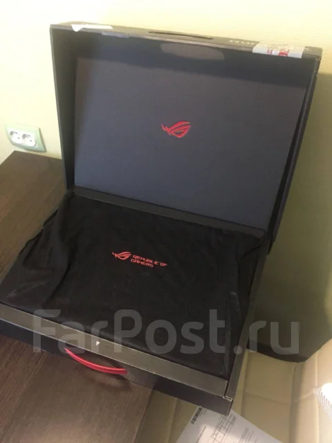 Asus ROG G703. 17.3", 2,5����, ��� 16 ��, ���� 1 150���, WiFi: 1, Bluetooth: 1, ����������� �� 3��. ����