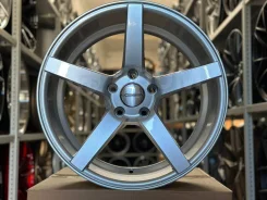 Vossen CV3-R. 8.0x18", 5x114.3, ET40, �� 73,1���. ��� ����� �� ������������ ����