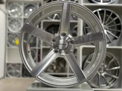 Vossen CV3-R. 8.0x17", 5x114.3, ET28, �� 73,1���. ��� ����� �� ������ ����
