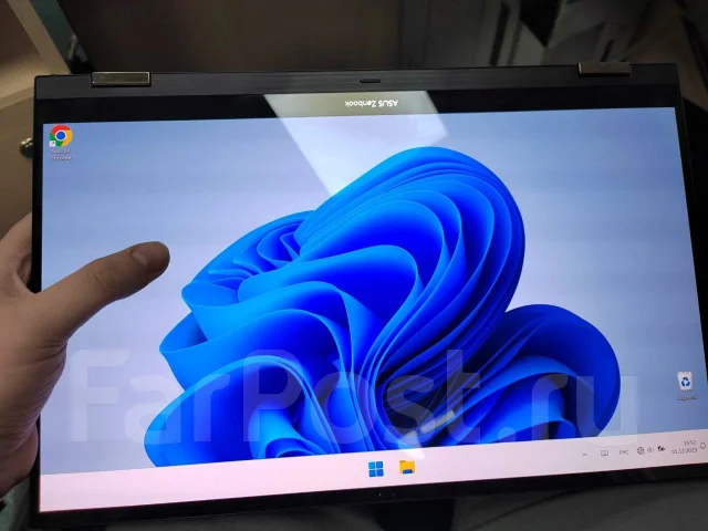 Asus ZenBook Pro 15 OLED. 15.6", 2,3����, ��� 16 ��, ���� 1 000���, WiFi: 1, Bluetooth: 1, ����������� �� 10��. ����