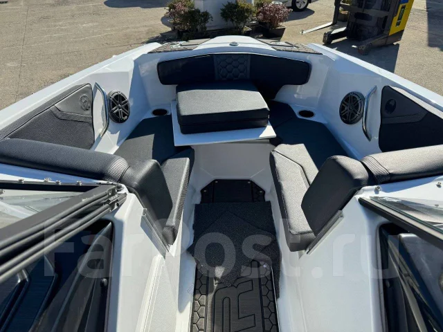Scarab. 2023 ���, ����� 6,4��., ��������� ������������, 600��.�., ������. ��� ����� �� ������������ ����