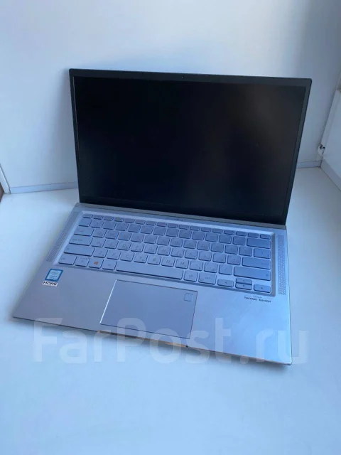Asus ZenBook. 14", 1,8����, ��� 8 ��, ���� 256���, WiFi: 1, Bluetooth: 1, ����������� �� 3��. ����
