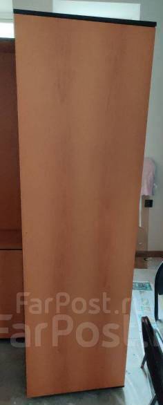 Шкаф офисный платяной, б/у, в наличии. Цена: 1 900₽ во Владивостоке