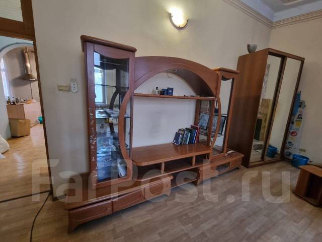 Тумба под тв, коричневый, б/у, в наличии. Цена: 4 500₽ во Владивостоке