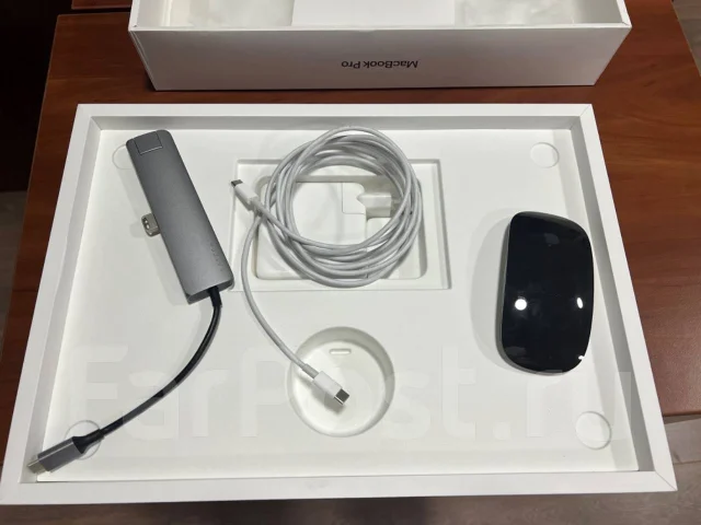 Apple MacBook Pro 16 2019. 16", 2,4����, ��� 32 ��, ���� 1 000���, WiFi: 1, Bluetooth: 1 ����