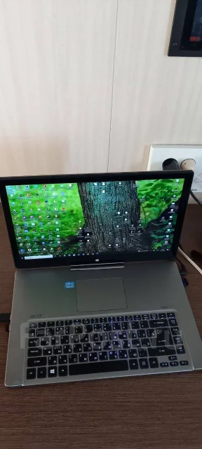 Acer Aspire R7. WiFi: 1, Bluetooth: 1 ����