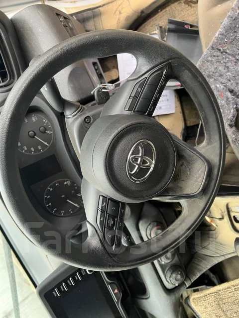 Toyota Yaris. KSP210, 1KR ����