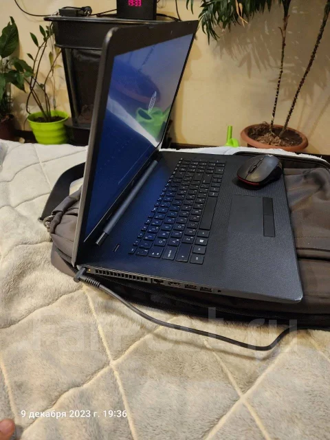 HP 17. 17.3", ��� 8 ��, ���� 1 000���, WiFi: 1, Bluetooth: 1, ����������� �� 12��. ����