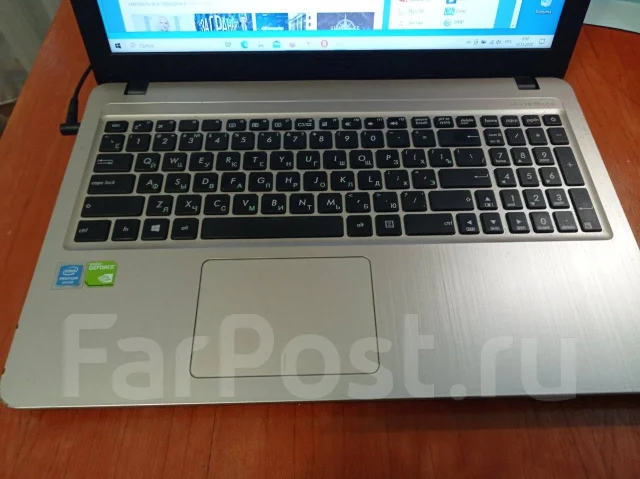 Asus VivoBook 15. 15.6", 2,6����, ��� 4 ��, ���� 240���, WiFi: 1, Bluetooth: 1 ����