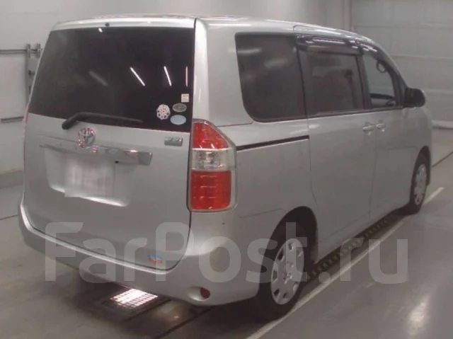 Toyota Noah. ZRR70W0123142 ����