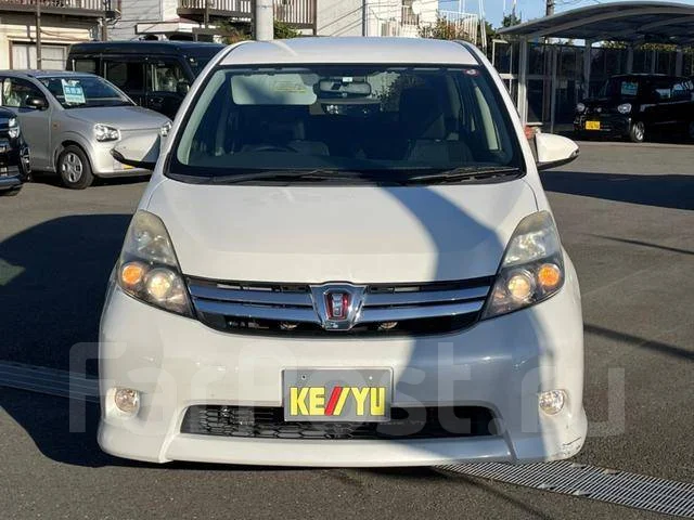 Toyota Isis. ��������, 4wd, 1.8 (143��.�.), ������, 85 000����. ��, �/�. ��� ����� �� ������������ ����