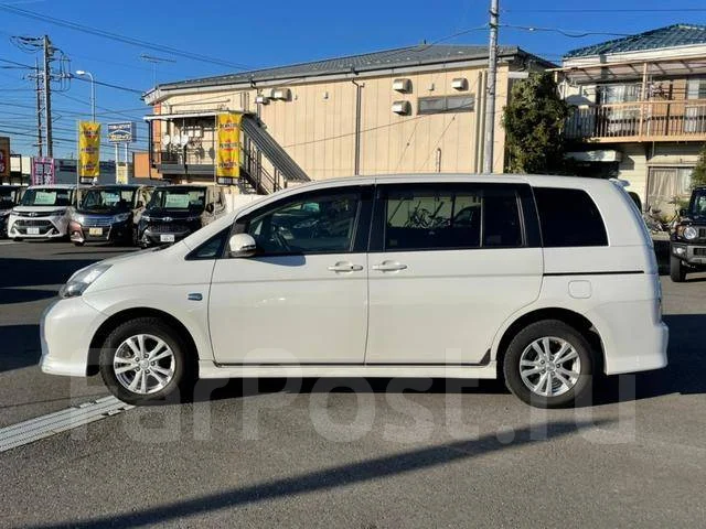 Toyota Isis. ��������, 4wd, 1.8 (143��.�.), ������, 85 000����. ��, �/�. ��� ����� �� ������������ ����