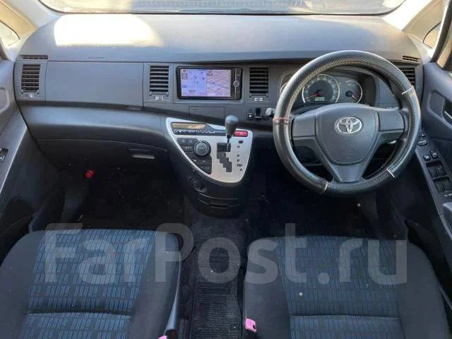 Toyota Isis. ��������, 4wd, 1.8 (143��.�.), ������, 85 000����. ��, �/�. ��� ����� �� ������������ ����