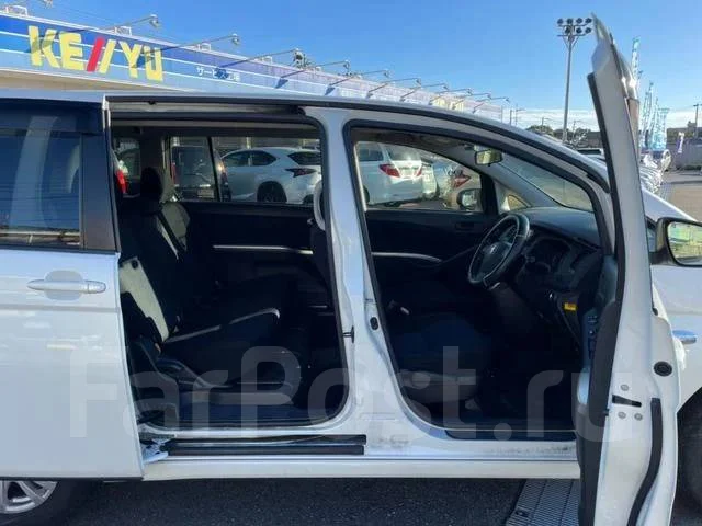 Toyota Isis. ��������, 4wd, 1.8 (143��.�.), ������, 85 000����. ��, �/�. ��� ����� �� ������������ ����