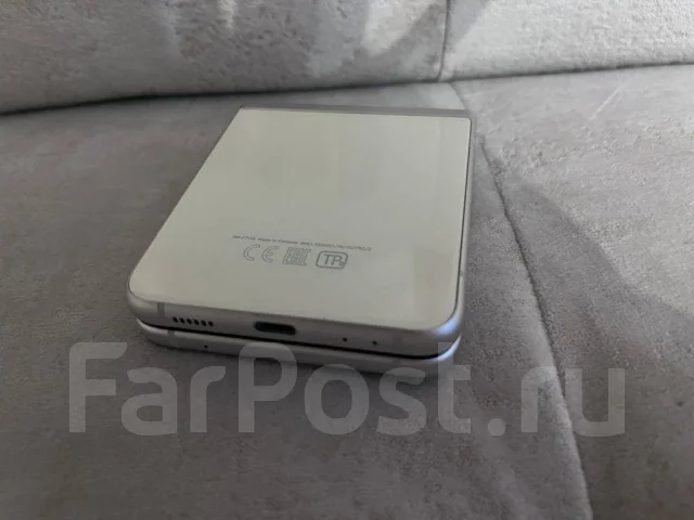 Samsung Galaxy Z Flip3 5G. �/�, 8 ��, �������, 5G, Dual-SIM, NFC ����