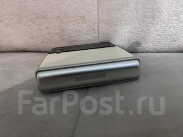 Samsung Galaxy Z Flip3 5G. �/�, 8 ��, �������, 5G, Dual-SIM, NFC ����