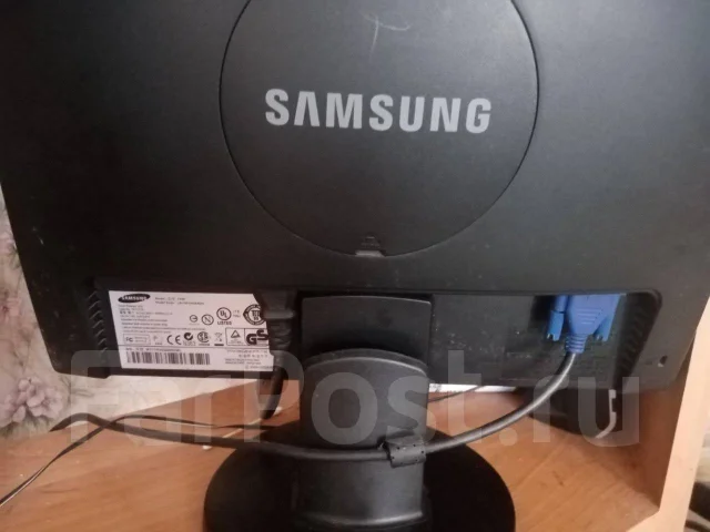 Samsung. 30", ���������� �� (LCD, LED, QLED) ����