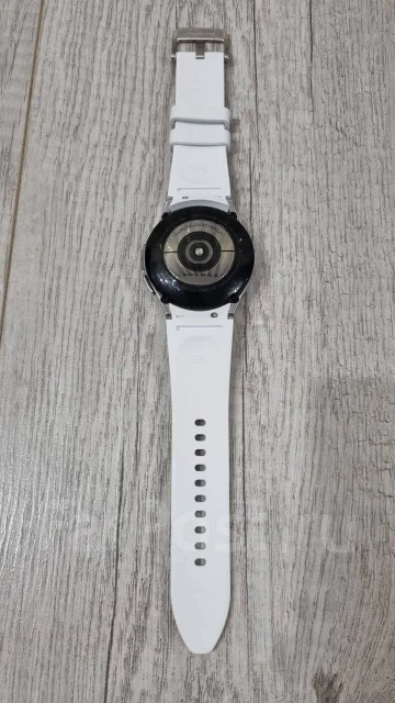 Samsung Galaxy Watch4. GPS, NFC ����