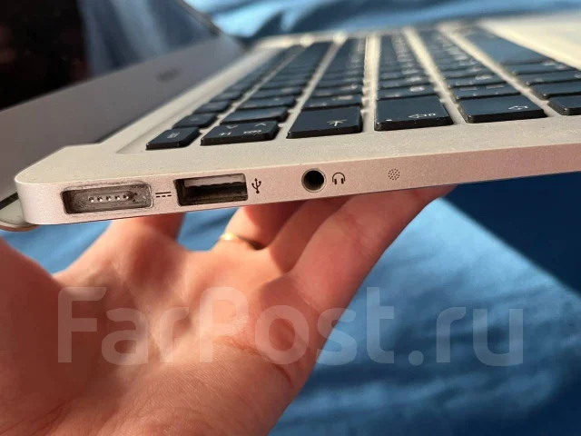 Apple MacBook 13. ��� 4 ��, ���� 128���, WiFi: 1, Bluetooth: 1 ����