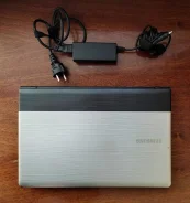 Samsung 305E5A. 15.6", 1,9����, ��� 4 ��, ���� 4���, WiFi: 1, Bluetooth: 1, ����������� �� 3��. ����