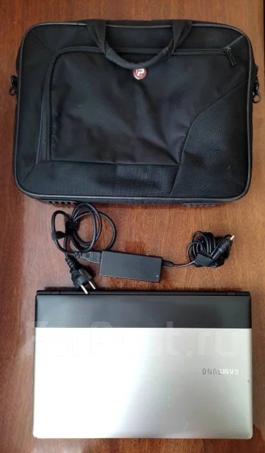 Samsung 305E5A. 15.6", 1,9����, ��� 4 ��, ���� 4���, WiFi: 1, Bluetooth: 1, ����������� �� 3��. ����